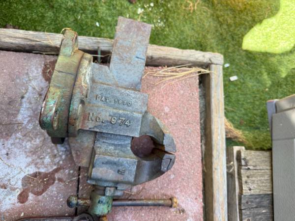 Metal vice 1