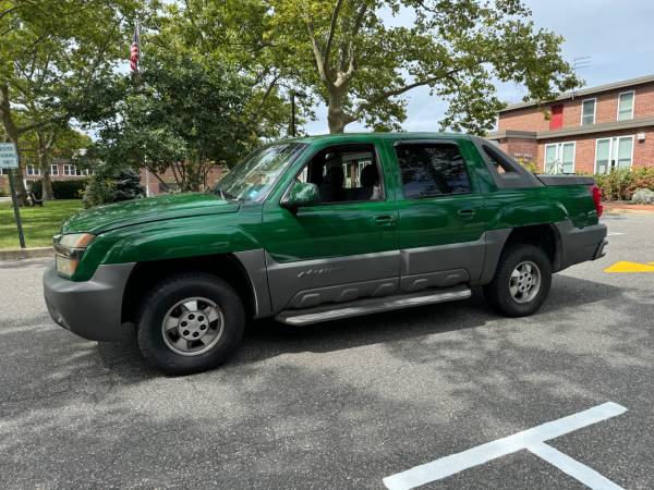 2002 CHEVROLET AVALANCHE - $8,999 (ROSLYN HEIGHTS)63614274900993123