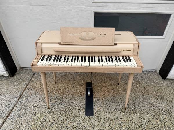 1960 Wurlitzer model 120 Electric piano 1