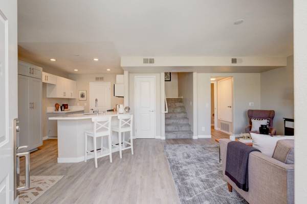 $2,799 / 2br - 1049ft2 - 2BR Townhome with Washer/Dryer Included- Tour today ! (18005 W. Anne's Circle, Los Angeles, CA)63912983694466123