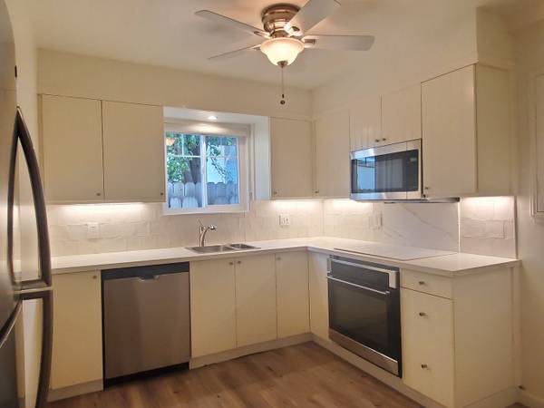 $2,695 / 1br - Apartamento en Planta Baja, Garaje Adjunto, Cocina y Baño Reformados (redwood city)63861212748291121
