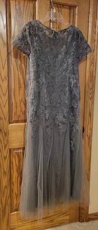 Women's Mother-Of-The-Bride/Groom Formal Dress - Size A18 - $80 (SIOUX FALLS)63471124115713121