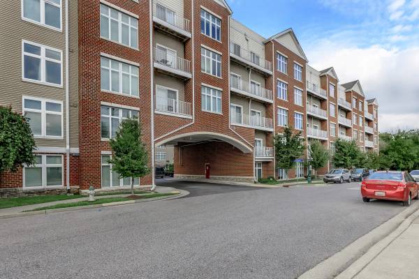 $1,650 / 1br - 550ft2 - Modern Flats w/ Pet-Friendly Perks & Rooftop Views 🐱 (24 C St, Laurel, MD)63694501341059120