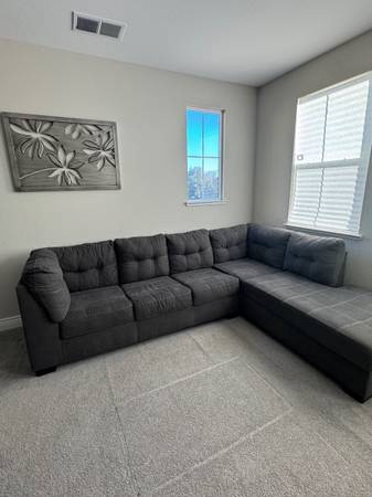 Living Spaces Sectional/ Sleeper sofa 1
