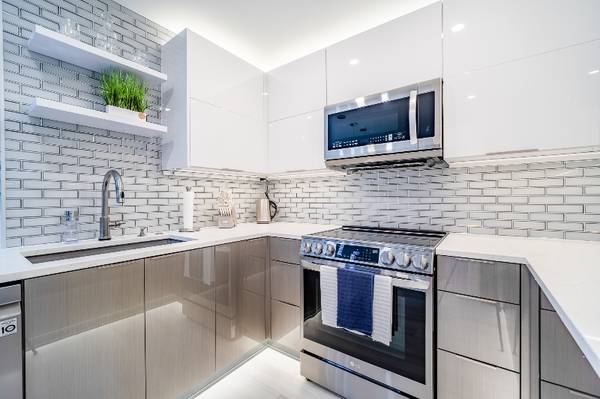 $1600.00 / 2br - 950ft2 - Condominio moderno de 2 habitaciones/2.5 baños en Ocean City - Disponible octubre de 2025 - $160063839299564291124
