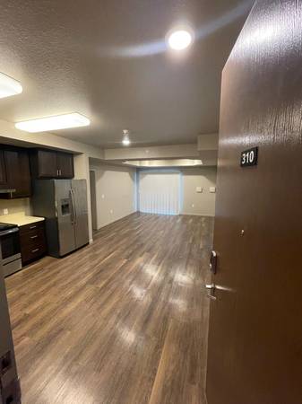 $3,500 / 2br - 1028ft2 - Modern unit with in unit laundry and parking in great location (south san francisco)64011321651970121