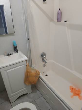$390 / 2br - 900ft2 - Room for rent (El Paso)63971557944578122