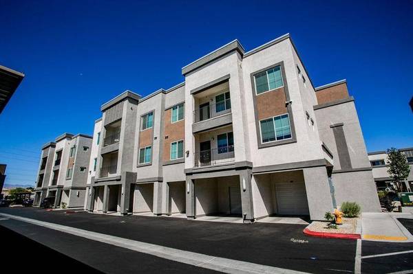 $1,841 / 1br - 755ft2 - Free Weights, Fully Equipped Gourmet Kitchens, Air-Conditioning63907027468035120
