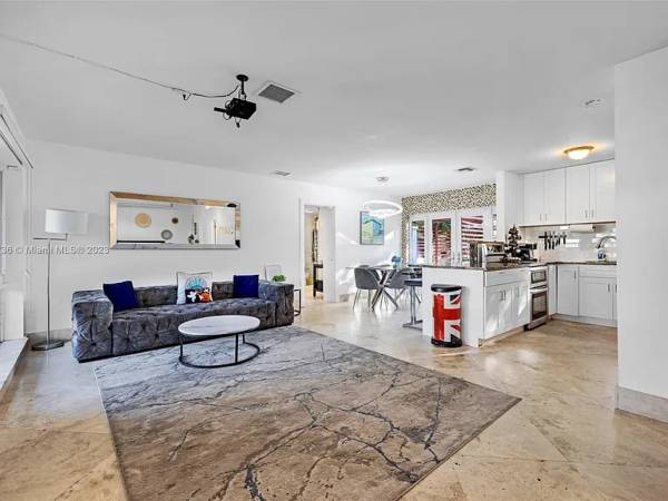 $180 / 3br - 1224ft2 - located just minutes from the Hollywood Beach Boardwalk (Dania Beach, FL)64001849422977124