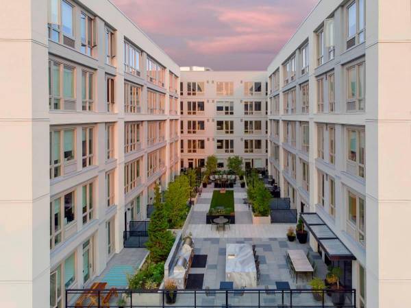 $1,312 / 486ft2 - Expansive Windows with City Views, Peloton Bikes, Community Kitchen (Kerns/Buckman)63999456031747121