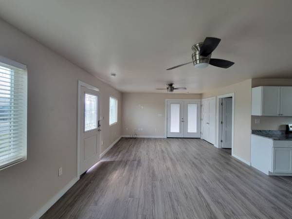$1400.00 / 1br - 624ft2 - Bungalow - West End PCB63924680837122124