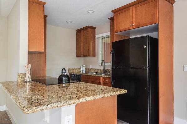 $4,095 / 2br - 1011ft2 - Top Floor, Gorgeous Private Creekside Views! (los gatos)63946672662274121