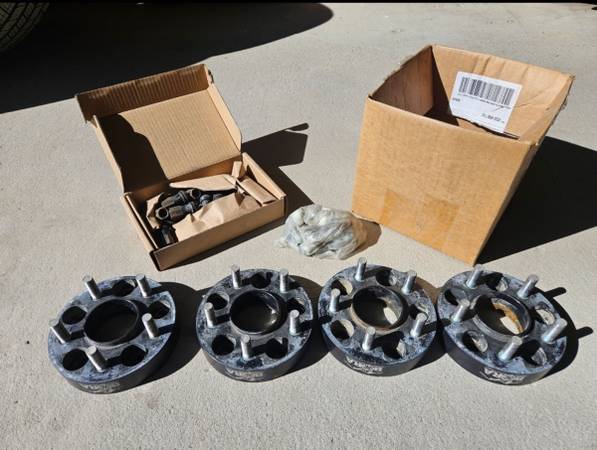 BORA Wheel spacers for Jeep Cherokee/ Renegade 1