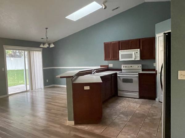 $2000.00 / 3br - 1346ft2 - One story house64000757896193122