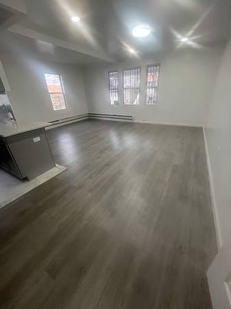 $4,100 / 5br - 5 BedRms 2 BathRms Scribner Ave 2nd FL Floor Staten Island NY 10301 (Staten Island NY)63854384685443123