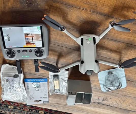 DJI Mini 4 pro Folding Drone with RC 2 Remote with screen Fly more C 1