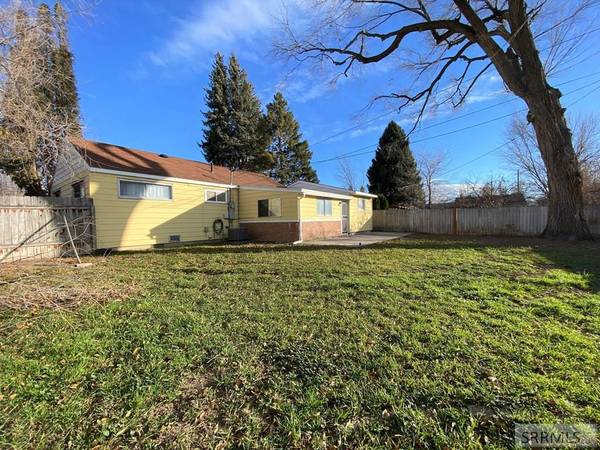 $1,680 / 2br - 1057ft2 - Come see this charming mid century home! Perfect home! (IDAHO FALLS)63952520340227124