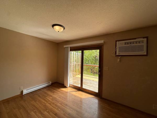$1,350 / 3br - 1400ft2 - 🏡 Casa de 3 habs / 2 baños con garaje para 2 coches – Altoona WI | $1350 | Admite mascotas (Altoona, WI)63845959834883122