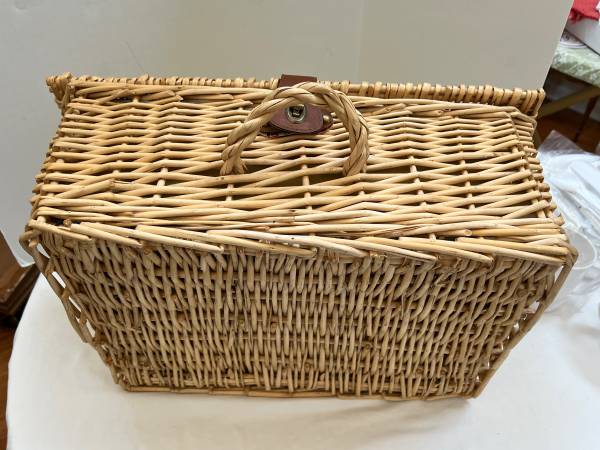 Wicker Picnic Basket WITH Plates, Cups, Silverware, Etc. - $2063471433233537122