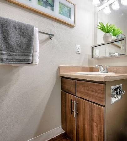 $1,190 / 2br - 840ft2 - Air Conditioning - 2nd & 3rd Floor, 24-Hour Emergency Maintenance (Vista Grande)63686763763715122
