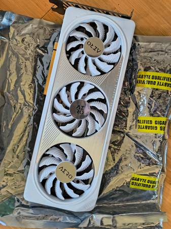 Gigabyte Nvidia 4060 aero OC 8gb white edition graphics card gpu 1