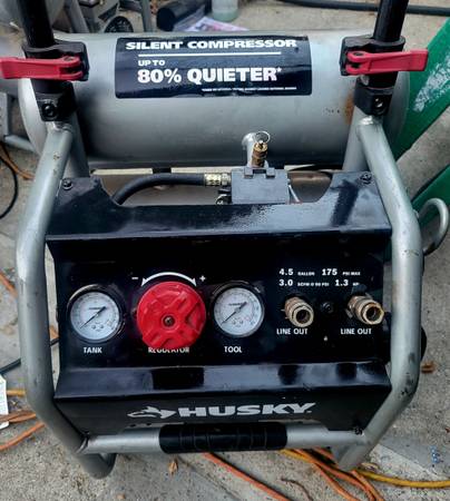 HUSKY 175PSI 4.5GL PORTABLE AIR COMPRESSOR 1