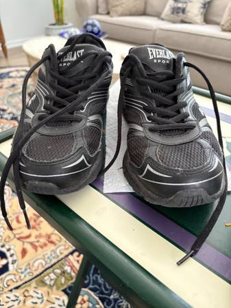 Everlasting ladies sneakers 8 1/2 wide 1