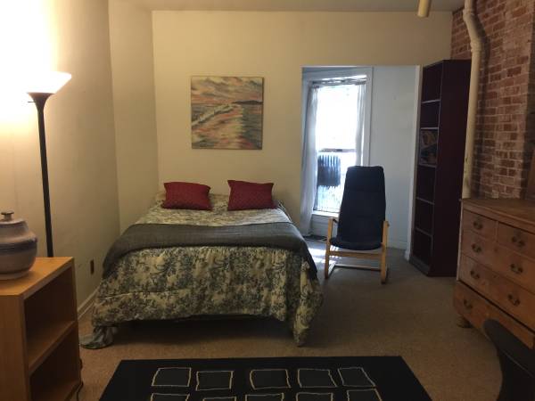 $1,785 / 3br - 1300ft2 - $1785 Un dormitorio en dúplex de jardín de 3 habitaciones y 1,5 baños (Upper West Side)63862608785027121