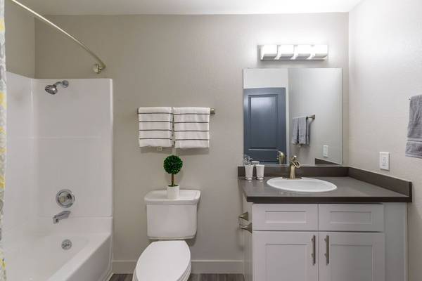 $3,349 / 2br - 900ft2 - Spacious Apartment in the Heart of Novato (novato)63658095744259120
