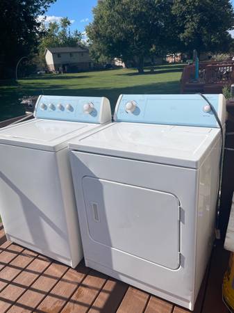 Whirlpool Top load washer and Gas dryer set. 1