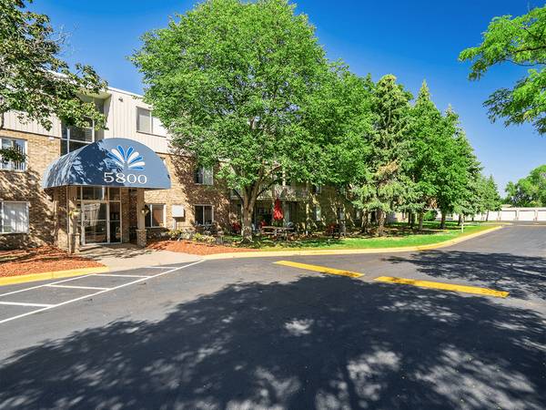 $1,520 / 2br - 950ft2 - Oh my gourd, you'll love living at Fountains in the Park! (5700 73rd Avenue North, Brooklyn Park, MN)63666897511425120
