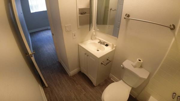 $1,750 / 1br - 650ft2 - 1 Bedroom with Parking (Koreatown)63700958418819123