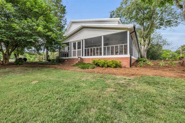 $1,100,000 / 6br - 5051ft2 - Farmhouse Estate with Pool & 5 Acres | Special 4.9% Financing (Chickamauga,Ga)63904696932482124