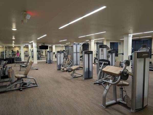 $1,800 / 2br - Spacious Room for Rent in 2BD/2BA avail 10/1 - San Mateo (san mateo)63824141965955124