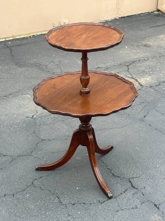2 TIER - PIE CRUST TABLE - $150 (modesto)63471027007745121