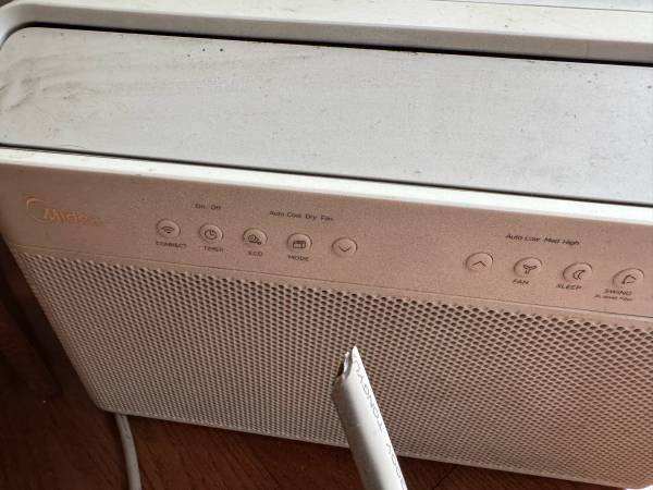 8,000 BTU Midea U Shaped AC, Cable Cut 1