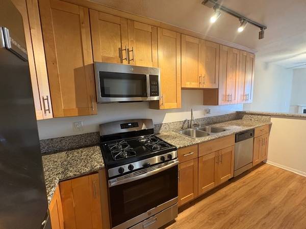 $2,888 / 2br - 930ft2 - 2 Bedroom with Balcony! Central A/C & Fireplace - Now Leasing (Los Angeles)63840114173443120