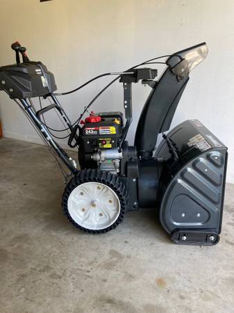 Troy-Bilt Storm Snowthrower 1