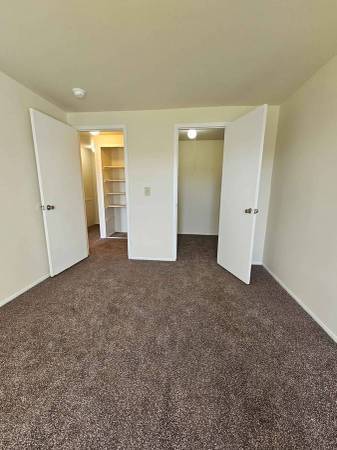 $1,175 / 2br - Heritage Glen has Townhomes available for June (Taylor)63926726554371124