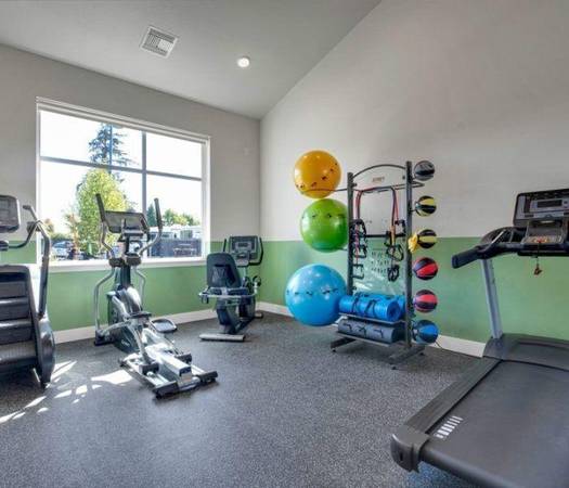 $2,013 / 2br - 1001ft2 - Lavadora y Secadora de Tamaño Completo en el Hogar, Jardín Comunitario, Casa Club (Woodburn)63660461280643122