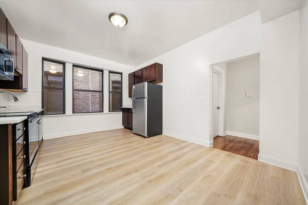 $2,995 / 3br - 1300ft2 - HUGE LOGAN 3 BED! (Logan Square)64041645804289121