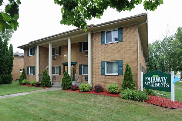 $750 / 2br - 600ft2 - Pre-3 - Fairway Apts. 1 & 2 Bed Available (Manitowoc)63813311452803120