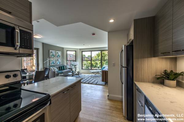 $3,200 / 2br - **PACKARD'S CORNER - ALLSTON 2BED/2BATH - OFF-STREET PARKING, PETS OK (Allston)63996404171139124