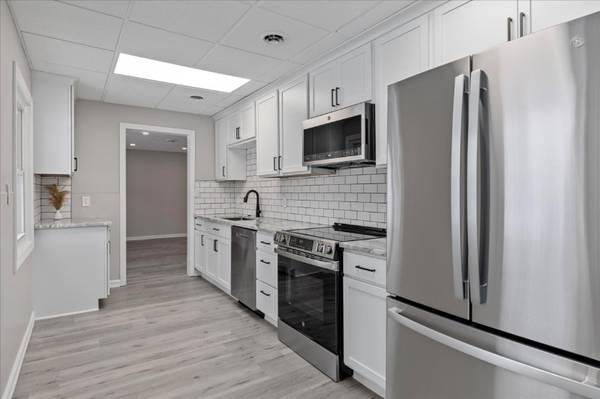 $2100.00 / 3br - Charming 3-Bedroom Ranch in Lake Orion Fully Remodeled!64018943206531120
