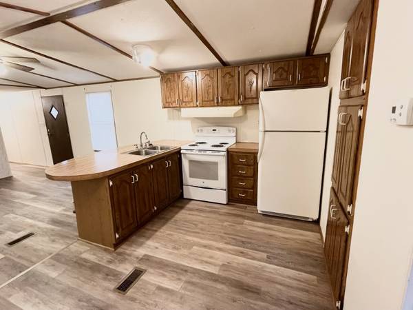 $1325.00 / 3br - 1064ft2 - Beautiful 3 Bed 2 Bath Single Family Home in Marion, NC - No Pets64029210599170122