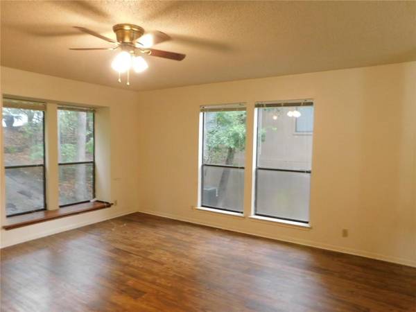 $1,795 / 2br - 900ft2 - Ático único de 2/1.5 por $1795 en Northwest Hills/Far West/Mopac! (Far West/Mopac)63922558189826122