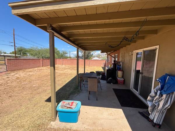 $700 / 2br - 1100ft2 - Small room for rent to share in musician’s house $700/mo (Tucson)63675099684737123