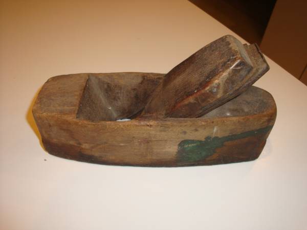 Old Wood Plane w/blade 1