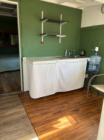 $1,400 / 1br - 200ft2 - Off Grid Living (Punalau)63939528902915124