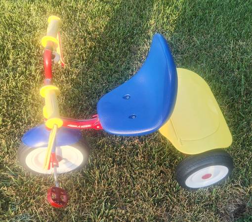Radio Flyer Deluxe Fold & Go Trike 1